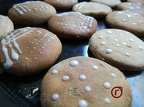 DIY- Weihnachtliches Keksebacken, Lebkuchen als Petrischalen mit Zuckerguss Kolonien1