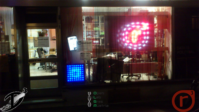 realraum- Glasfront mit LED Lichtern1.png